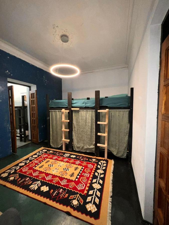 Communication Hostel Batumi Ngoại thất bức ảnh