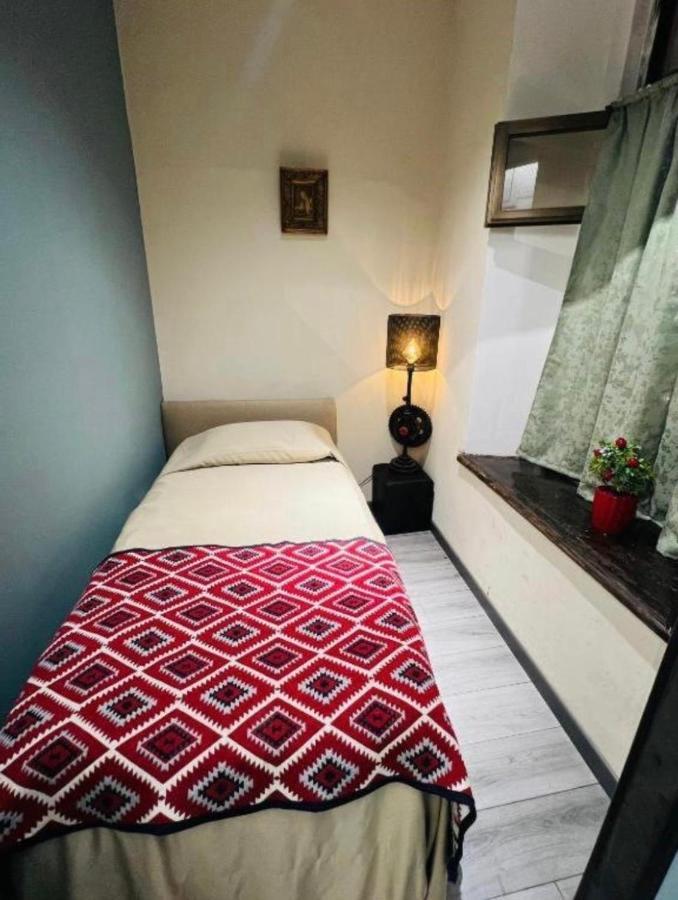 Communication Hostel Batumi Ngoại thất bức ảnh